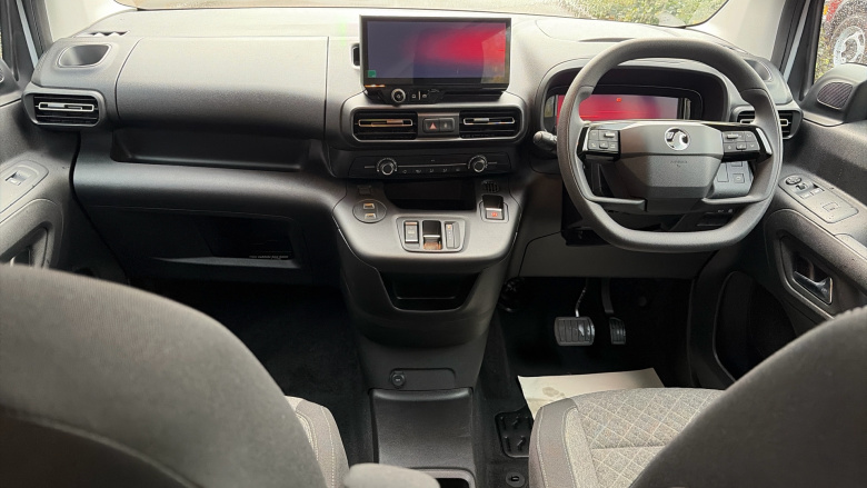 Vauxhall Combo Life 100kW Design XL 52kWh 5dr Auto [7 Seat] Electric Estate